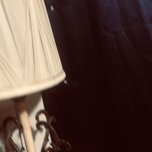 Vintage Cream and Gold Table Lamp - Picture 6 of 7